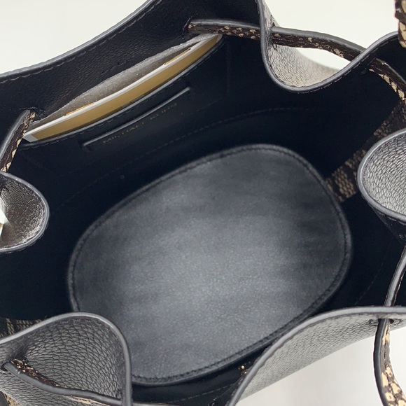 MICHAEL KORS REED MEDIUM BELTED BACKED MESSENGER CROSSBODY NATURAL/BLACK COLOR - Picture 10 of 15